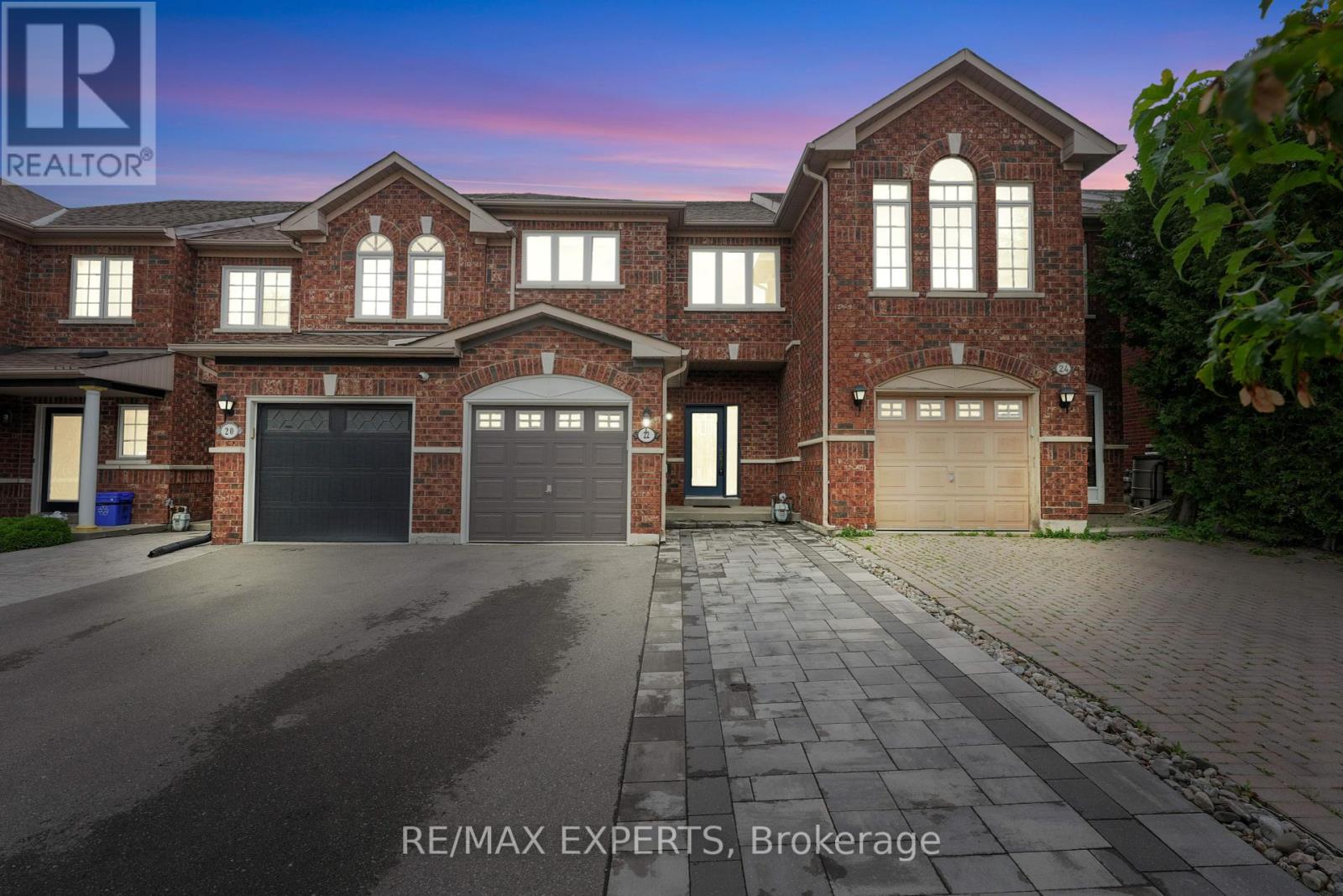 22 VILLAGE VISTA WAY, vaughan, Ontario